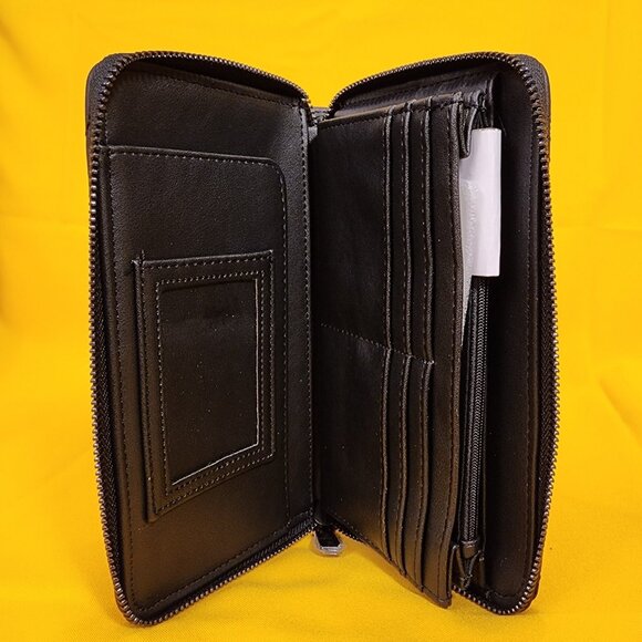 Betsey Johnson Black Quilted Daisy Flower Spring Wallet Wristlet Zip Around NEW - Picture 10 of 13